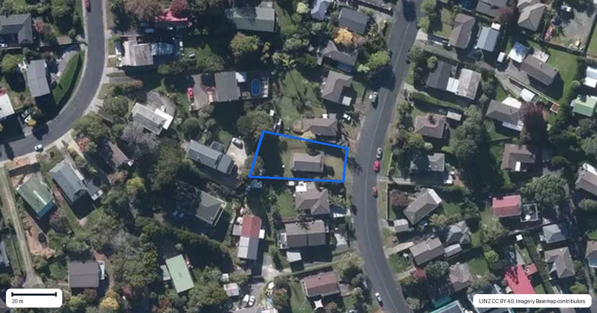 Property context map for 13 Kemp Road, Massey, Auckland