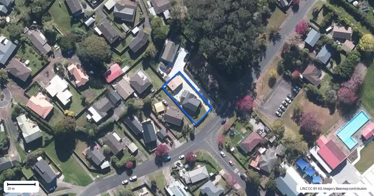 Property context map for 37 Claverdon Drive, Massey, Auckland