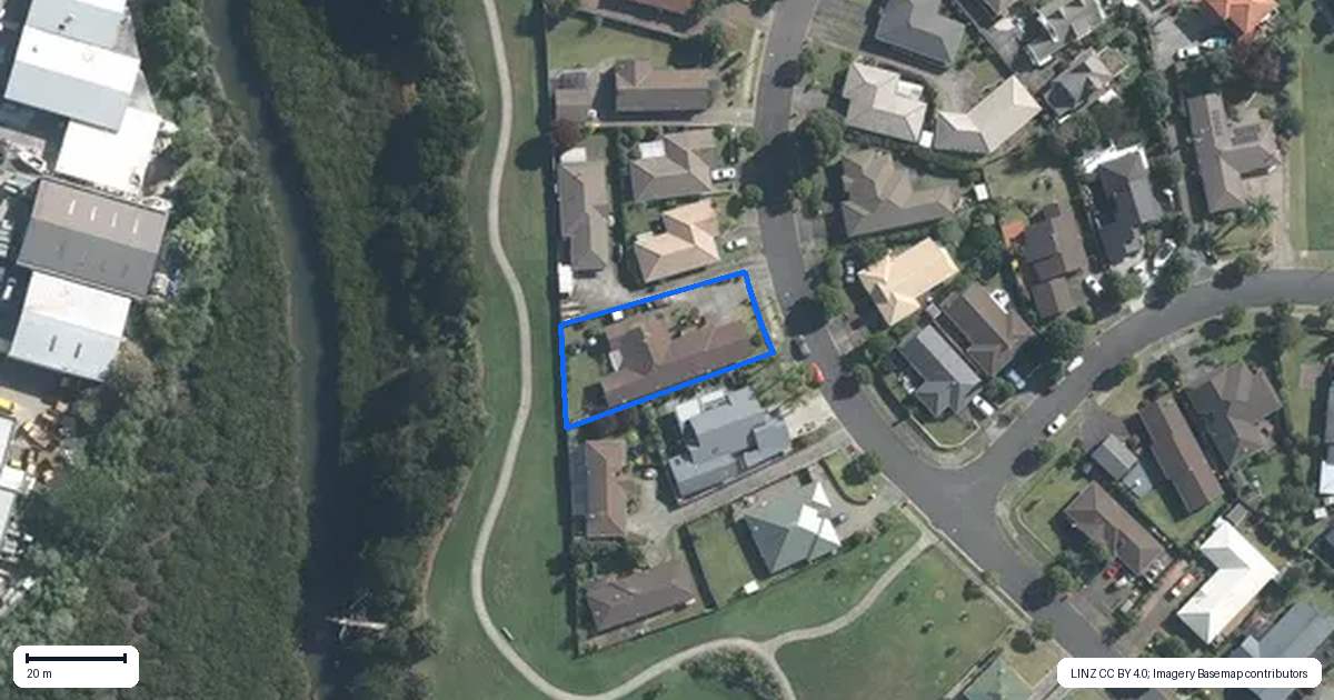 Property context map for 82 Frank Nobilo Drive, Golflands, Auckland