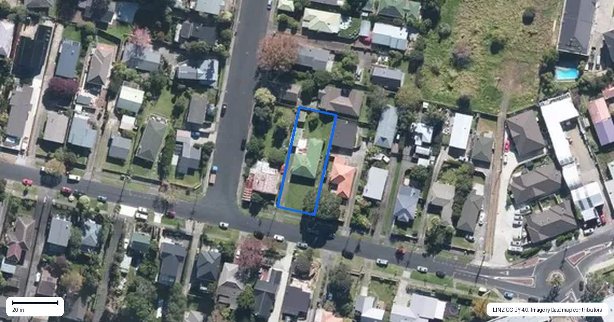 Property context map for 84 Beach Haven Road, Beach Haven, Auckland