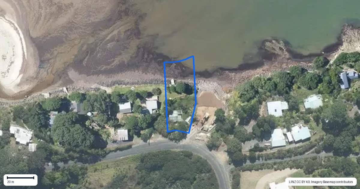 Property context map for 250 Big Bay Road, Manukau Heads, Awhitu