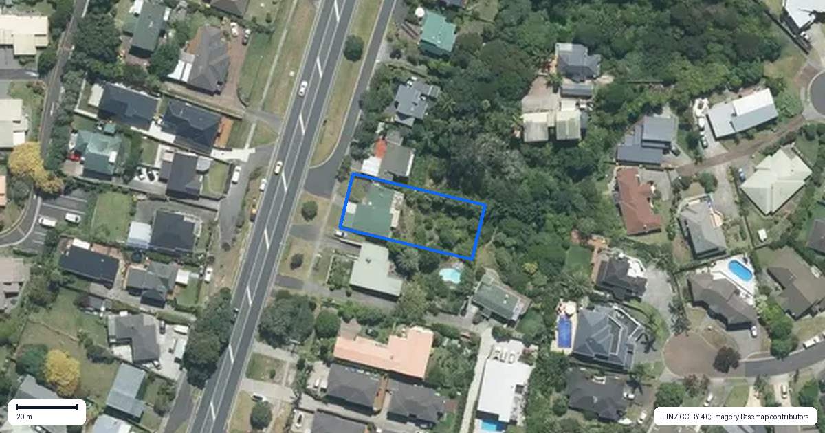 Property context map for 801 East Coast Road, Northcross, Auckland