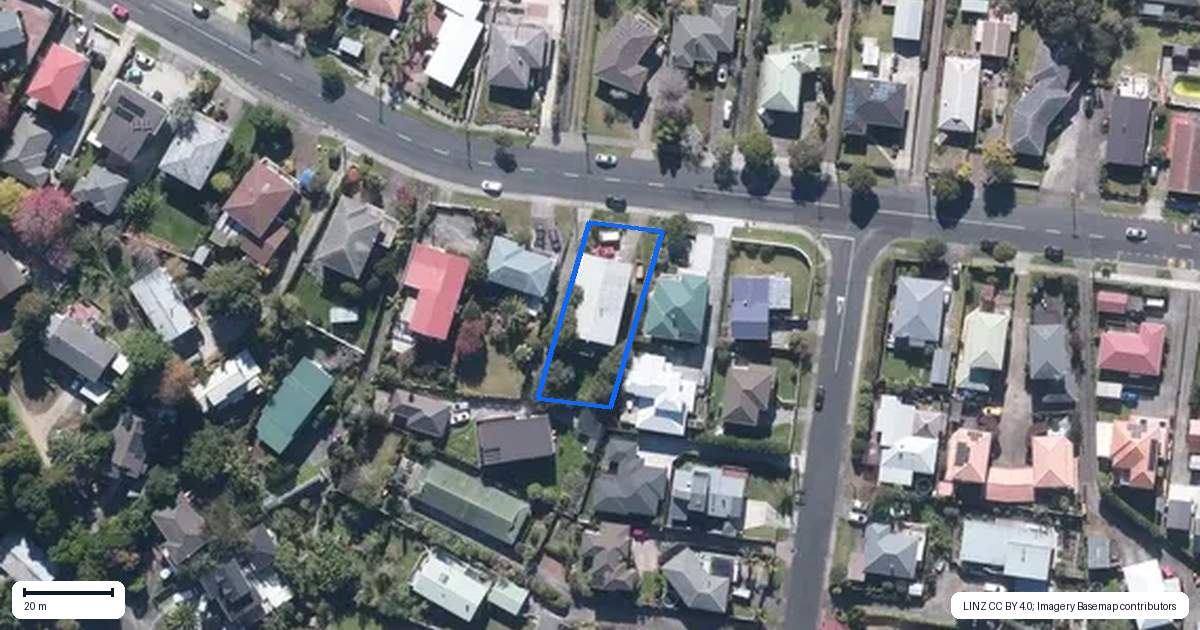 Property context map for 74 Waimumu Road, Massey, Auckland