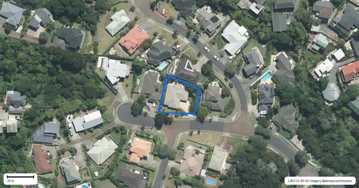 Property context map for 35 Woodridge Avenue, Northcross, Auckland