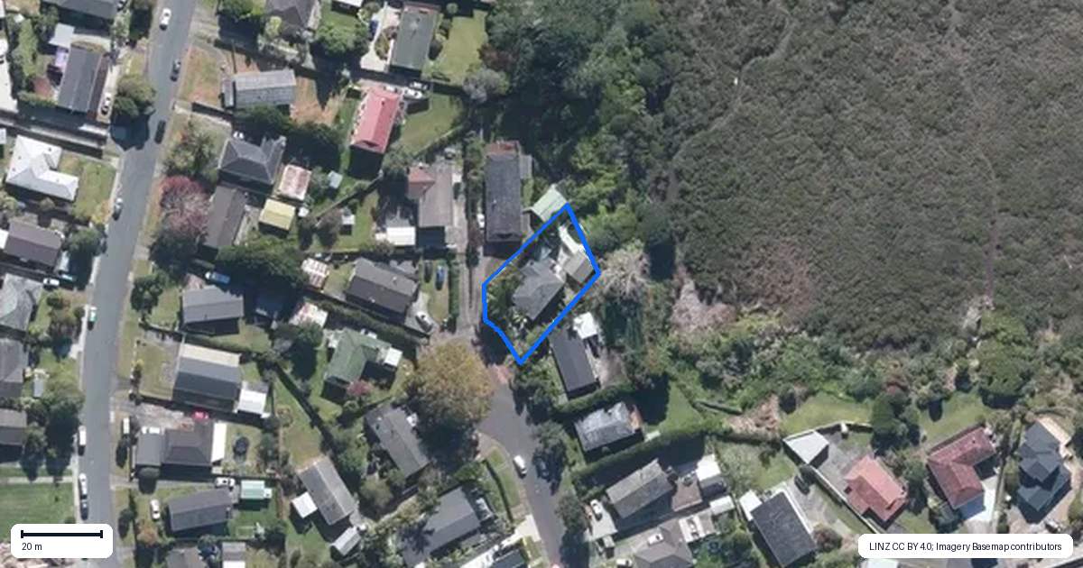 Property context map for 35 Pipitea Place, Massey, Auckland