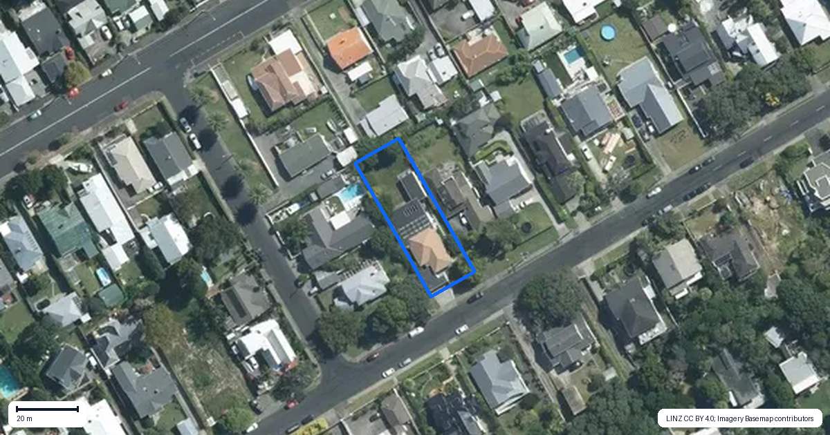 Property context map for 72 Norwood Road, Bayswater, Auckland