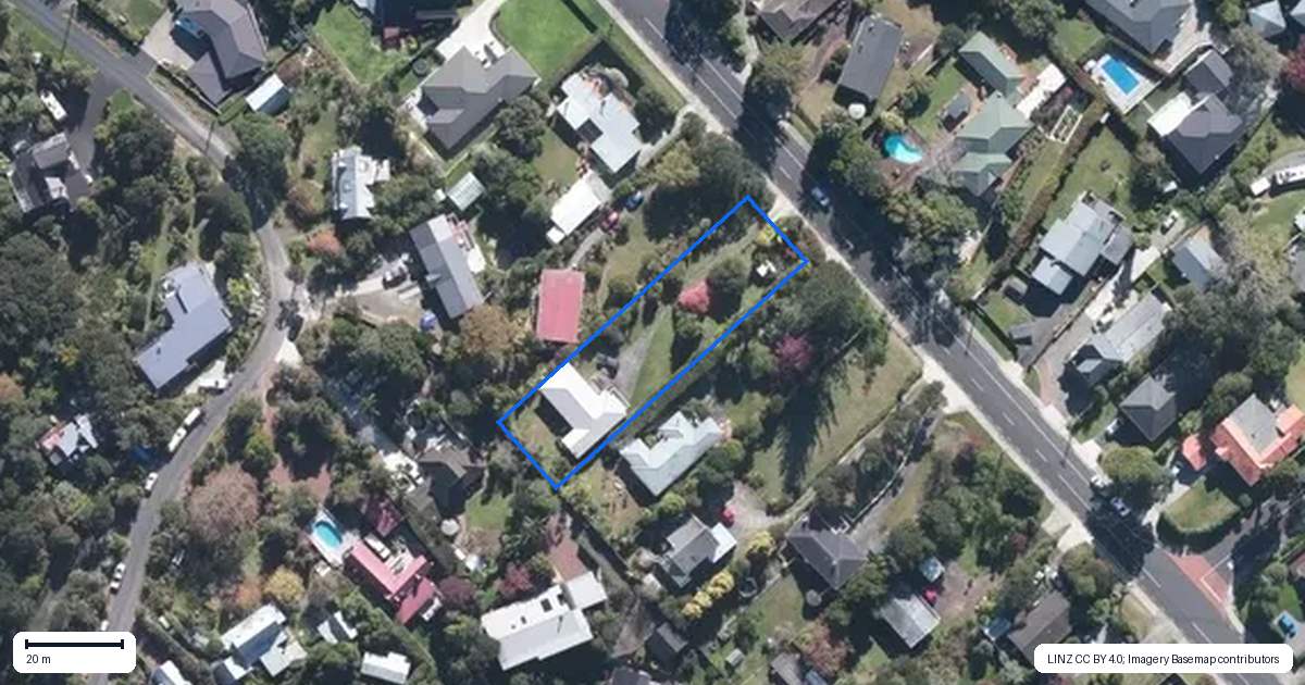 Property context map for 27 Tauhinu Road, Greenhithe, Auckland