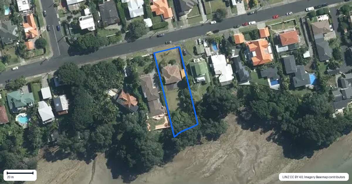 Property context map for 51 Norwood Road, Bayswater, Auckland
