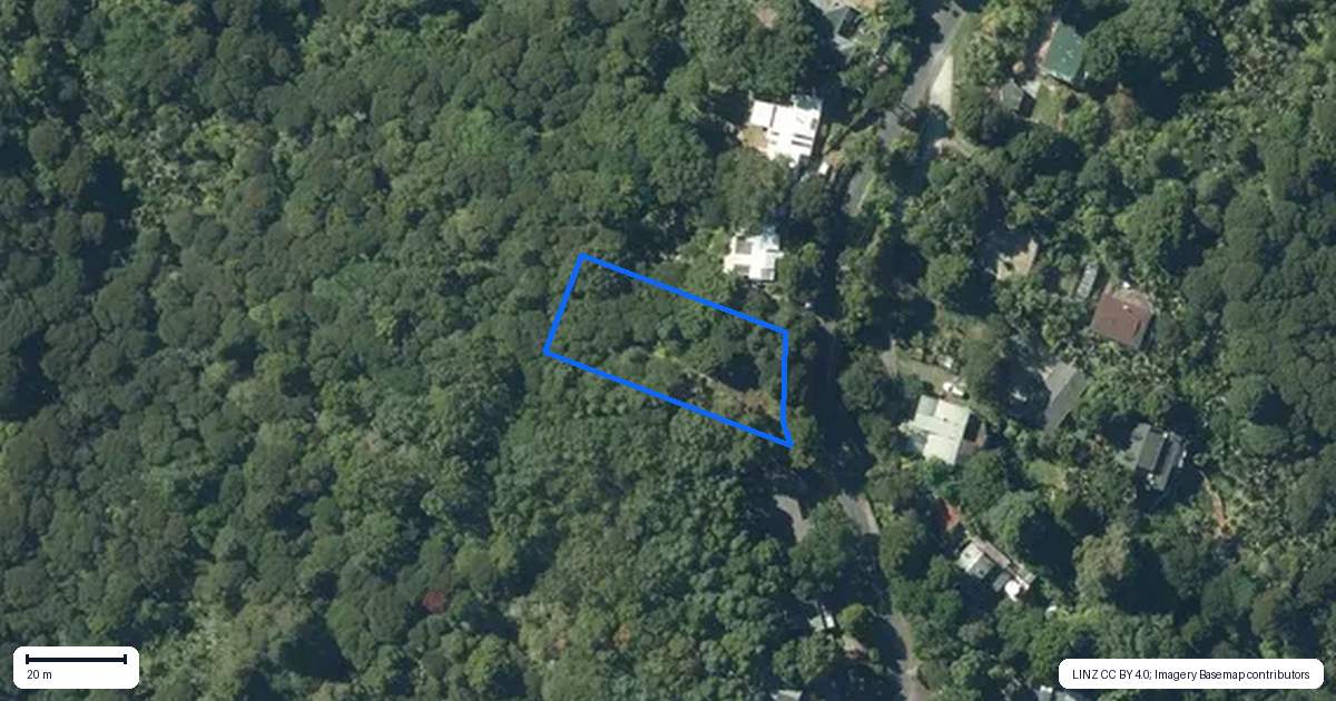 Property context map for 33 Kauri Point Road, Laingholm, Auckland