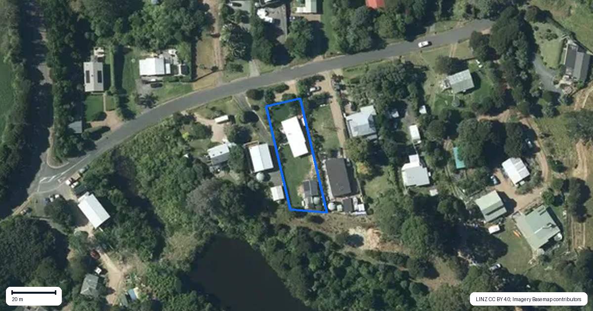 Property context map for 8 Waiata Road, Onetangi, Waiheke Island