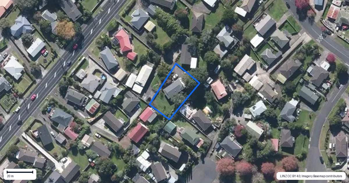 Property context map for 42 Forest Hill Road, Henderson, Auckland