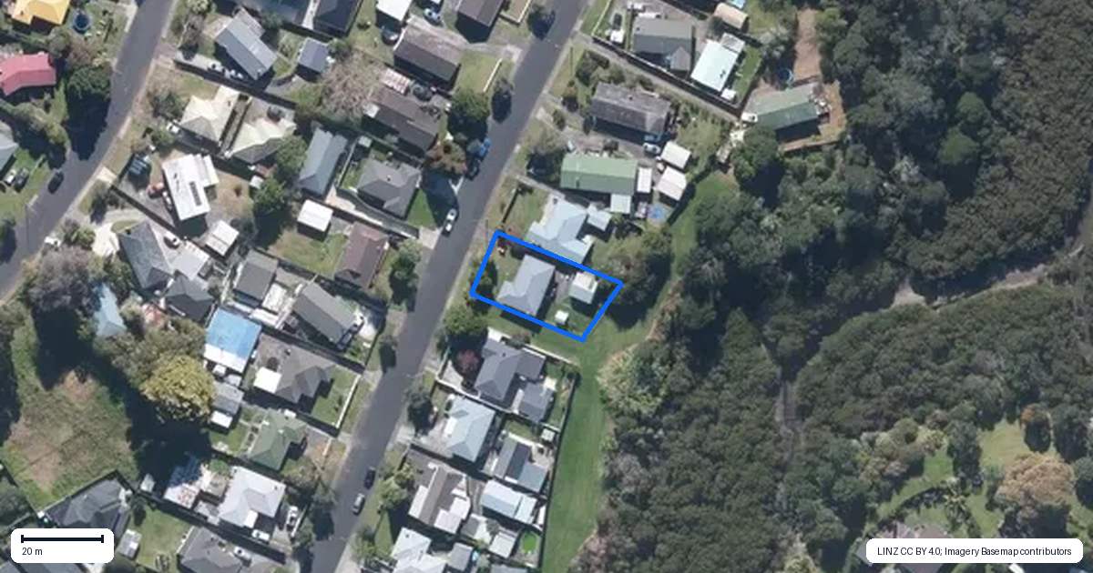 Property context map for 35 Riverpark Crescent, Henderson, Auckland
