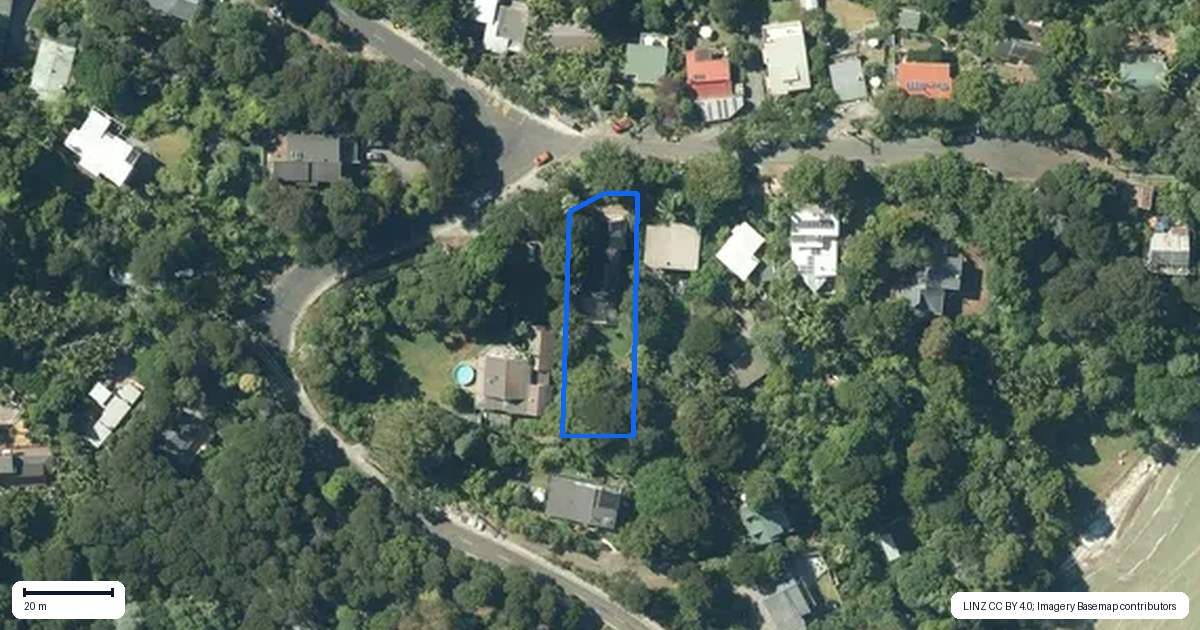 Property context map for 1 Dorothy Road, Laingholm, Auckland