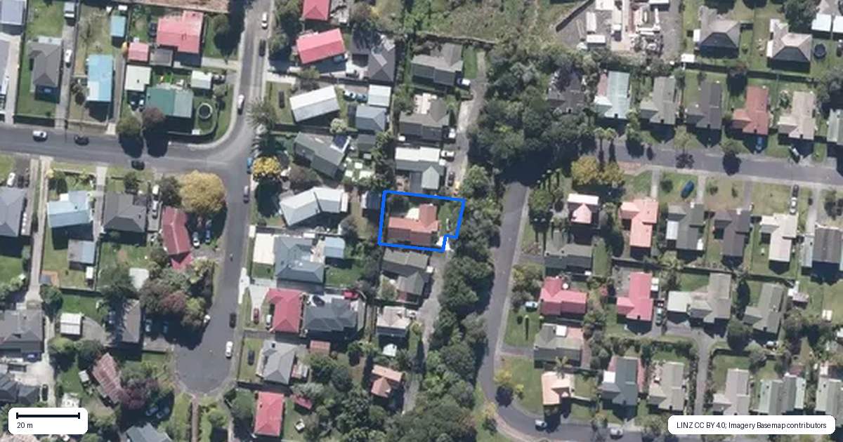 Property context map for 37 Kona Crescent, Henderson, Auckland