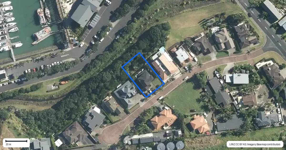Property context map for 11 Tui Brae, Beachlands, Auckland