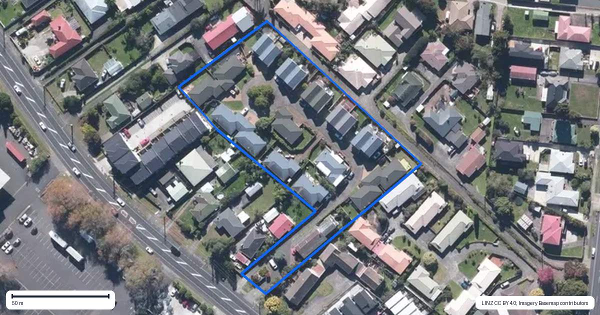 Property context map for 4/103 Swanson Road, Henderson, Auckland