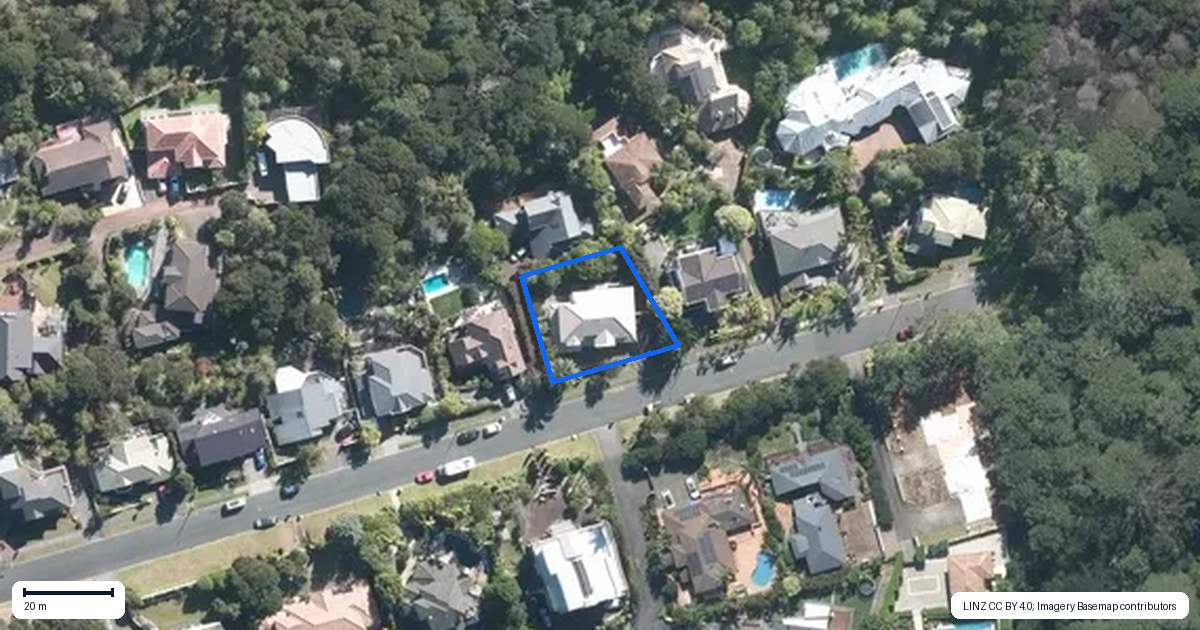 Property context map for 128 Onetaunga Road, Chatswood, Auckland