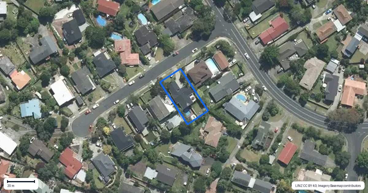 Property context map for 4 Valdese Rise, Browns Bay, Auckland