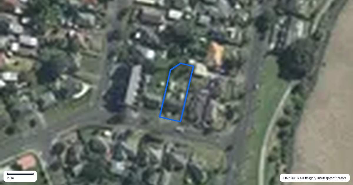 Property context map for 22 Tuakiri Street, Point England, Auckland