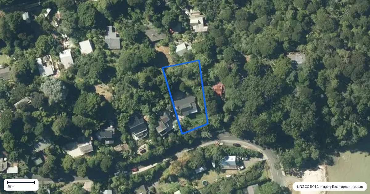 Property context map for 82 Warner Park Avenue, Laingholm, Auckland