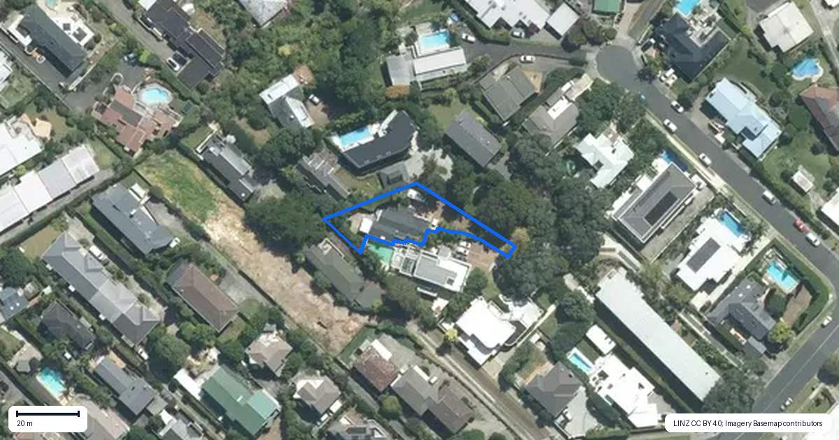 Property context map for 32A Castor Bay Road, Castor Bay, Auckland