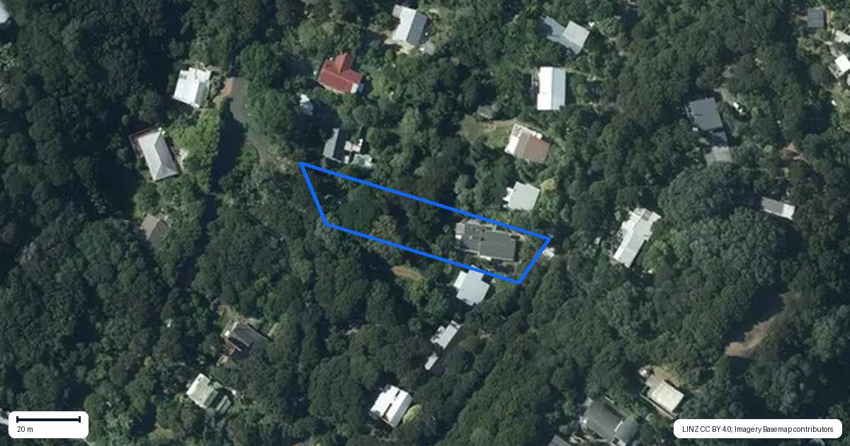Property context map for 33 Fairview Crescent, Omiha, Waiheke Island
