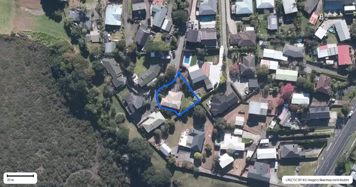 Property context map for 13 Wharf Road, Te Atatu Peninsula, Auckland