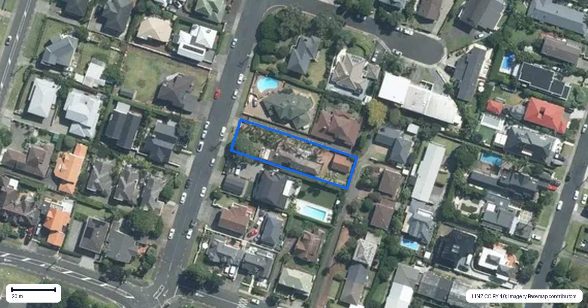 Property context map for 31 Milford Road, Milford, Auckland