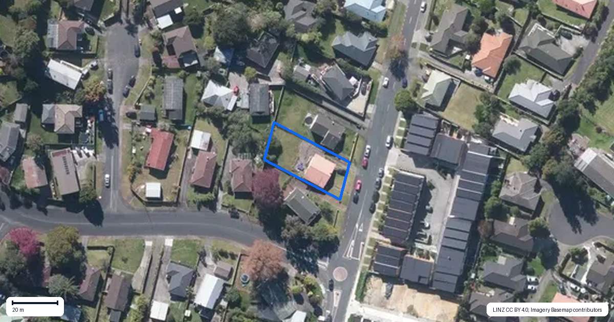 Property context map for 21 Hewlett Road, Massey, Auckland