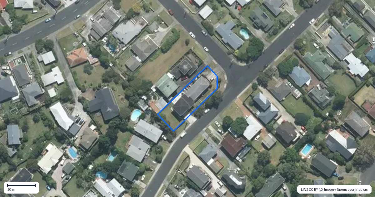 Property context map for 13 Holland Road, Hillcrest, Auckland