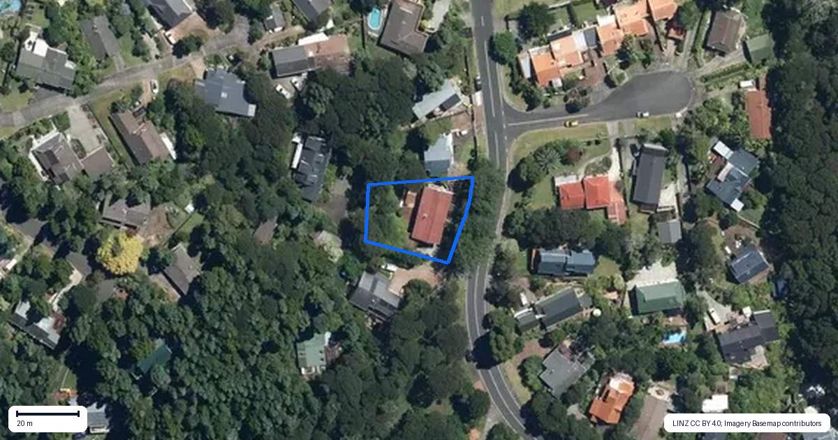 Property context map for 31 Wirihana Road, Titirangi, Auckland
