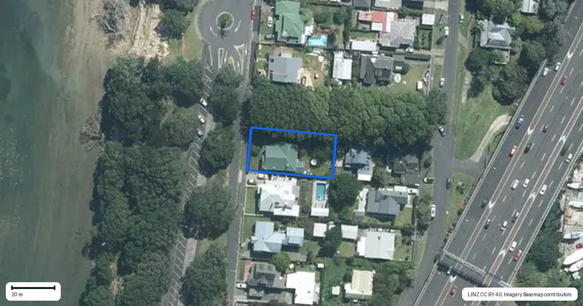 Property context map for 17 Queen Street, Northcote Point, Auckland