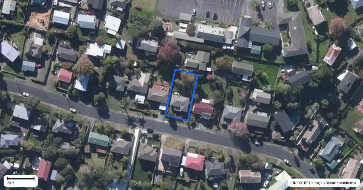 Property context map for 28 Donovan Avenue, Massey, Auckland