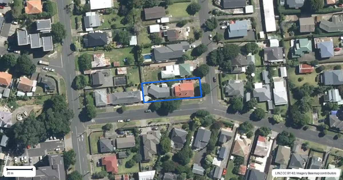 Property context map for 2 Huapai Street, Onehunga, Auckland