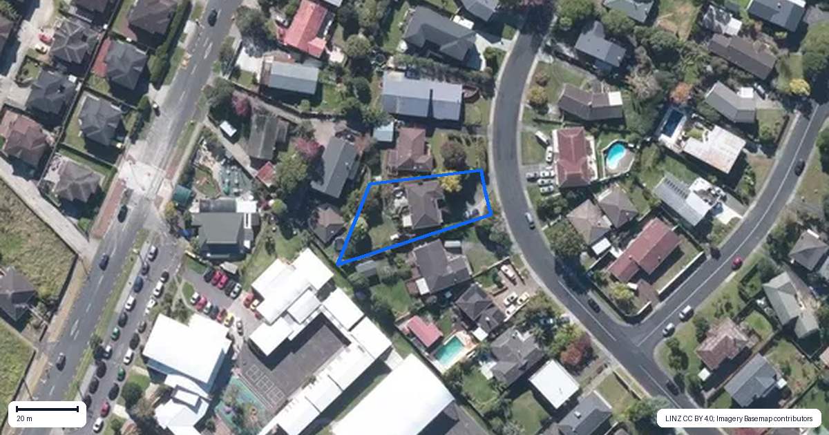 Property context map for 22 Spence Road, Henderson, Auckland