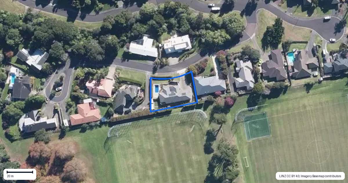 Property context map for 8 Stonedge Lane, Rosedale, Auckland
