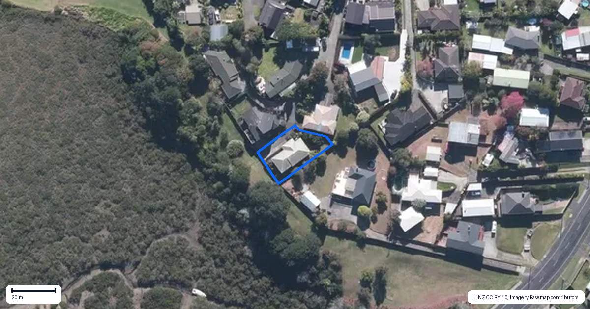 Property context map for 13A Wharf Road, Te Atatu Peninsula, Auckland