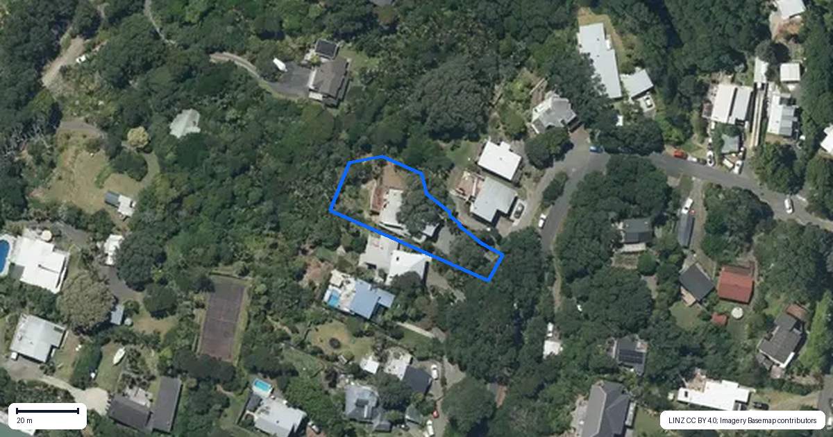 Property context map for 84 Domain Crescent, Muriwai