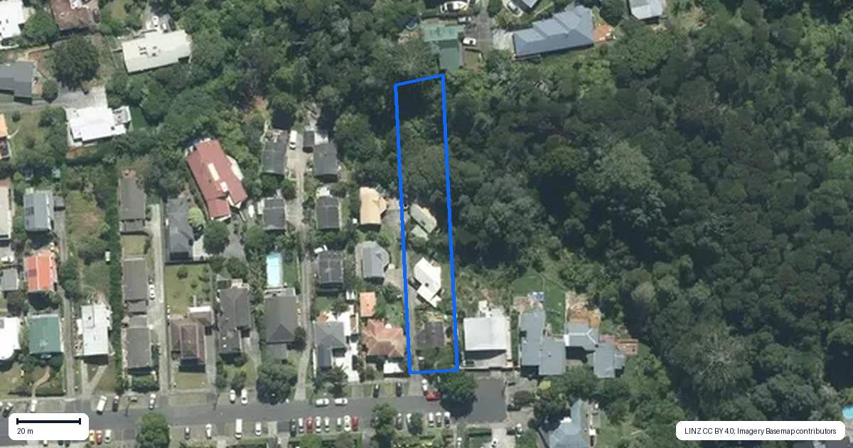 Property context map for 22 Waratah Street, Birkenhead, Auckland