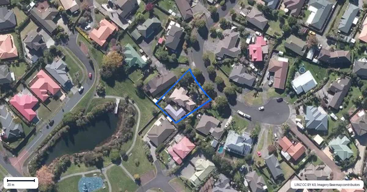 Property context map for 13 Gala Place, Henderson, Auckland
