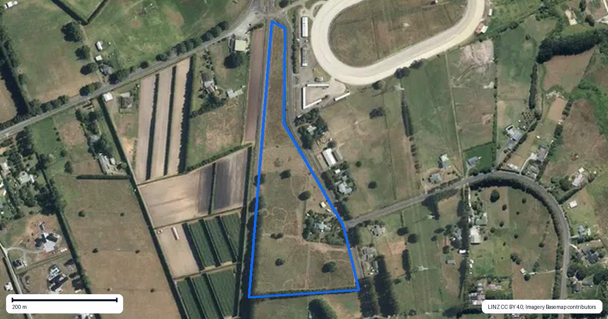 Property context map for 42 Boord Crescent, Kumeu