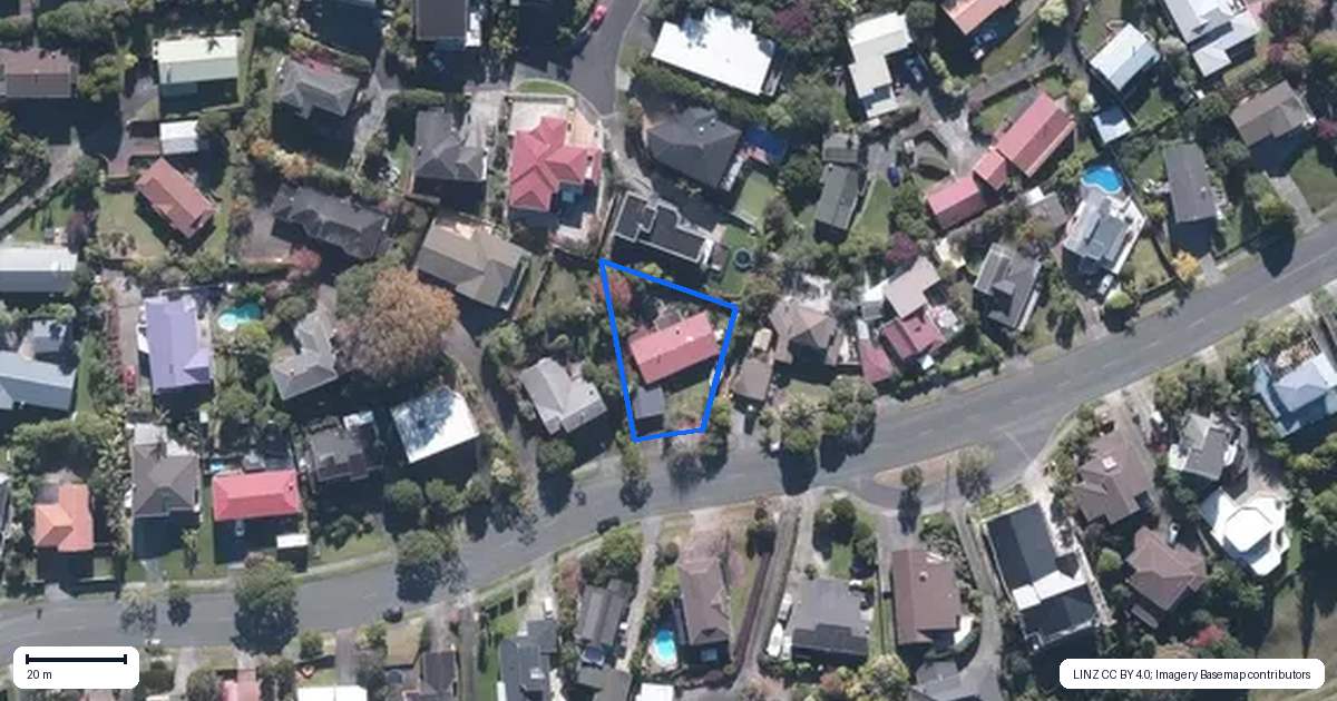 Property context map for 124 West Harbour Drive, West Harbour, Auckland