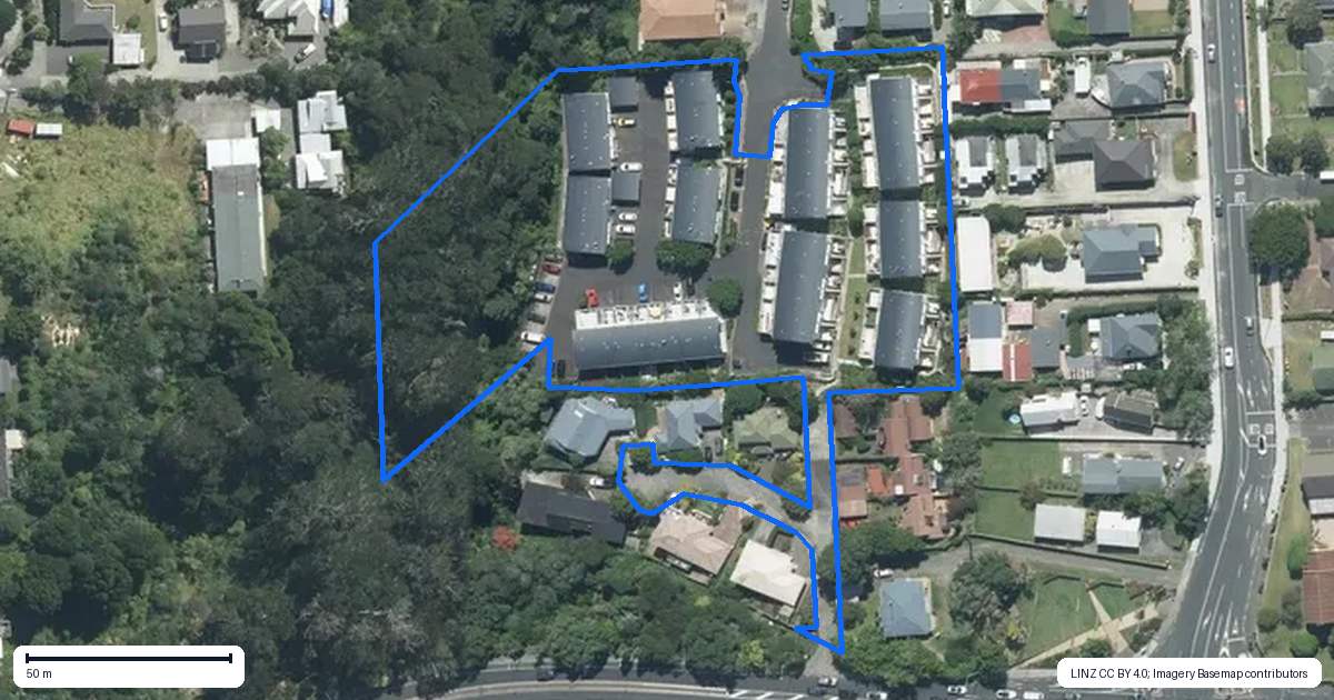 Property context map for 8E/20 Ian Marwick Place, Birkenhead, Auckland