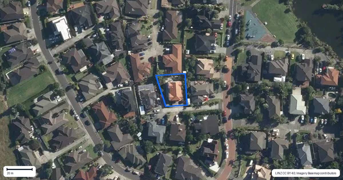 Property context map for 13 South Kensington Way, Henderson, Auckland