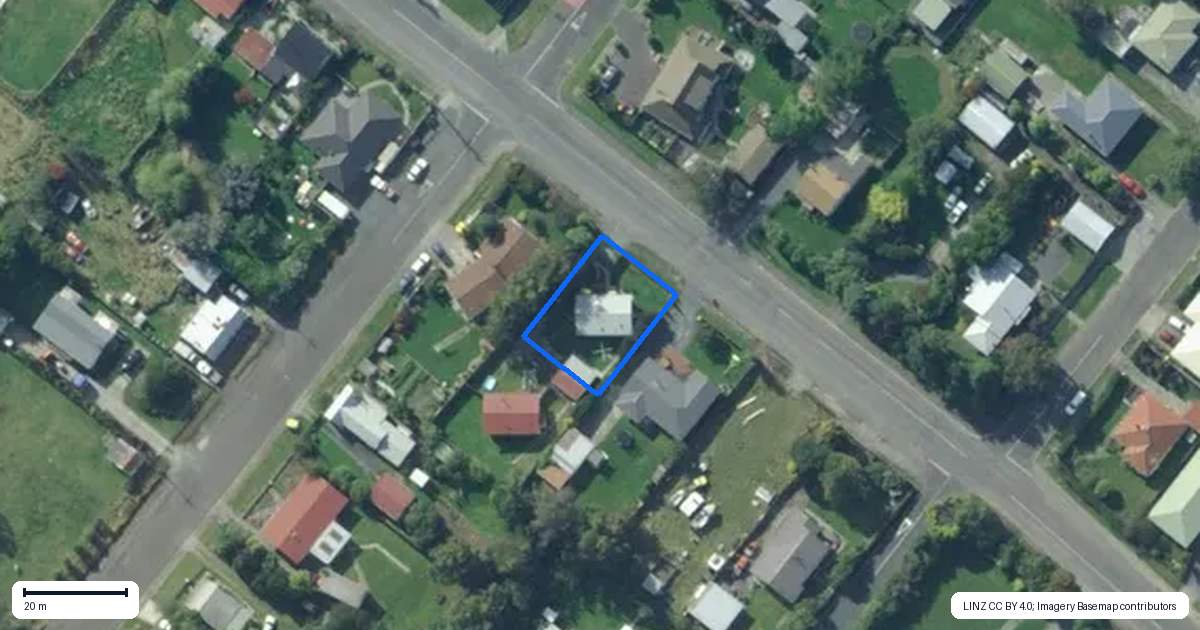 Property context map for 13 Moore Street, Milton