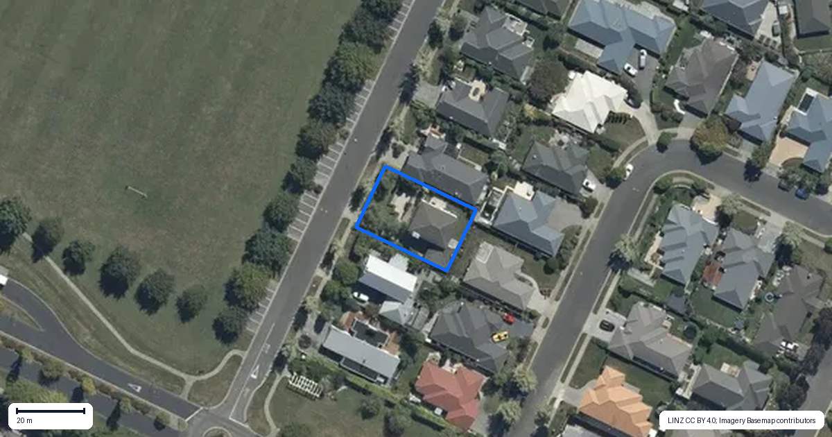 Property context map for 8 Crombie Green, Northwood, Christchurch