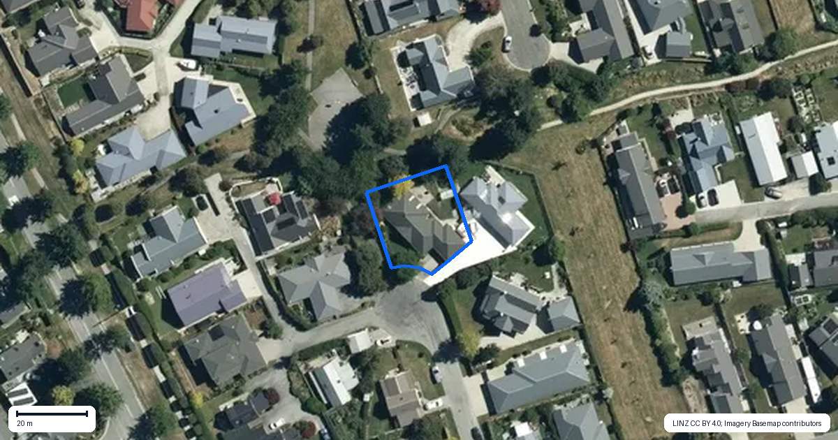 Property context map for 10 Innes Place, Arrowtown