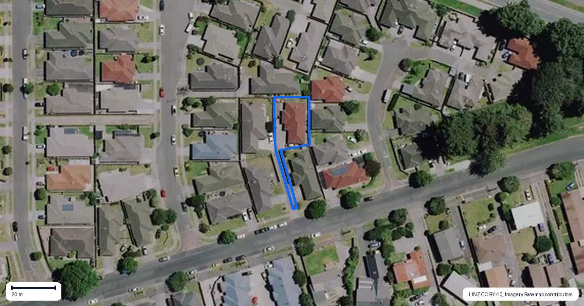 Property context map for 221 Old Farm Road, Hamilton East, Hamilton