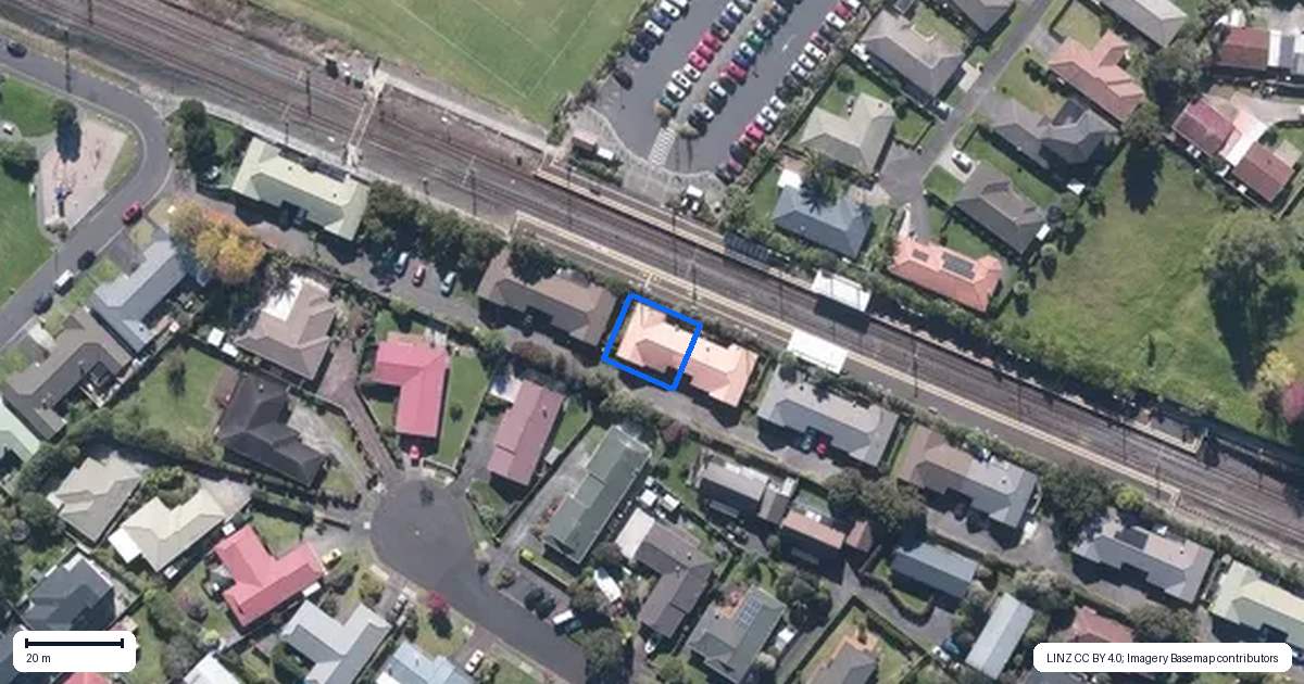 Property context map for 25 Neta Grove, Henderson, Auckland