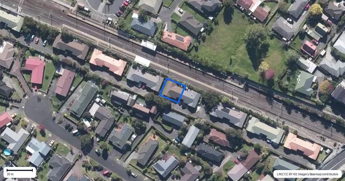 Property context map for 33 Neta Grove, Henderson, Auckland